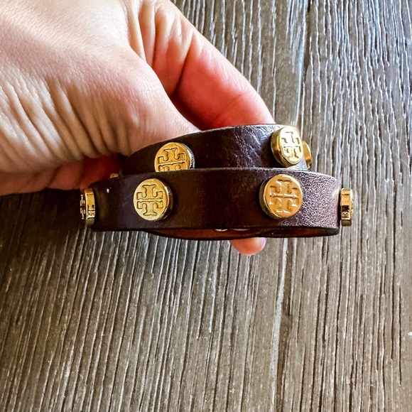 HP🎉Tory Buch Miller Double Wrap Brown Leather Logo Stud Bracelet - Picture 2 of 7